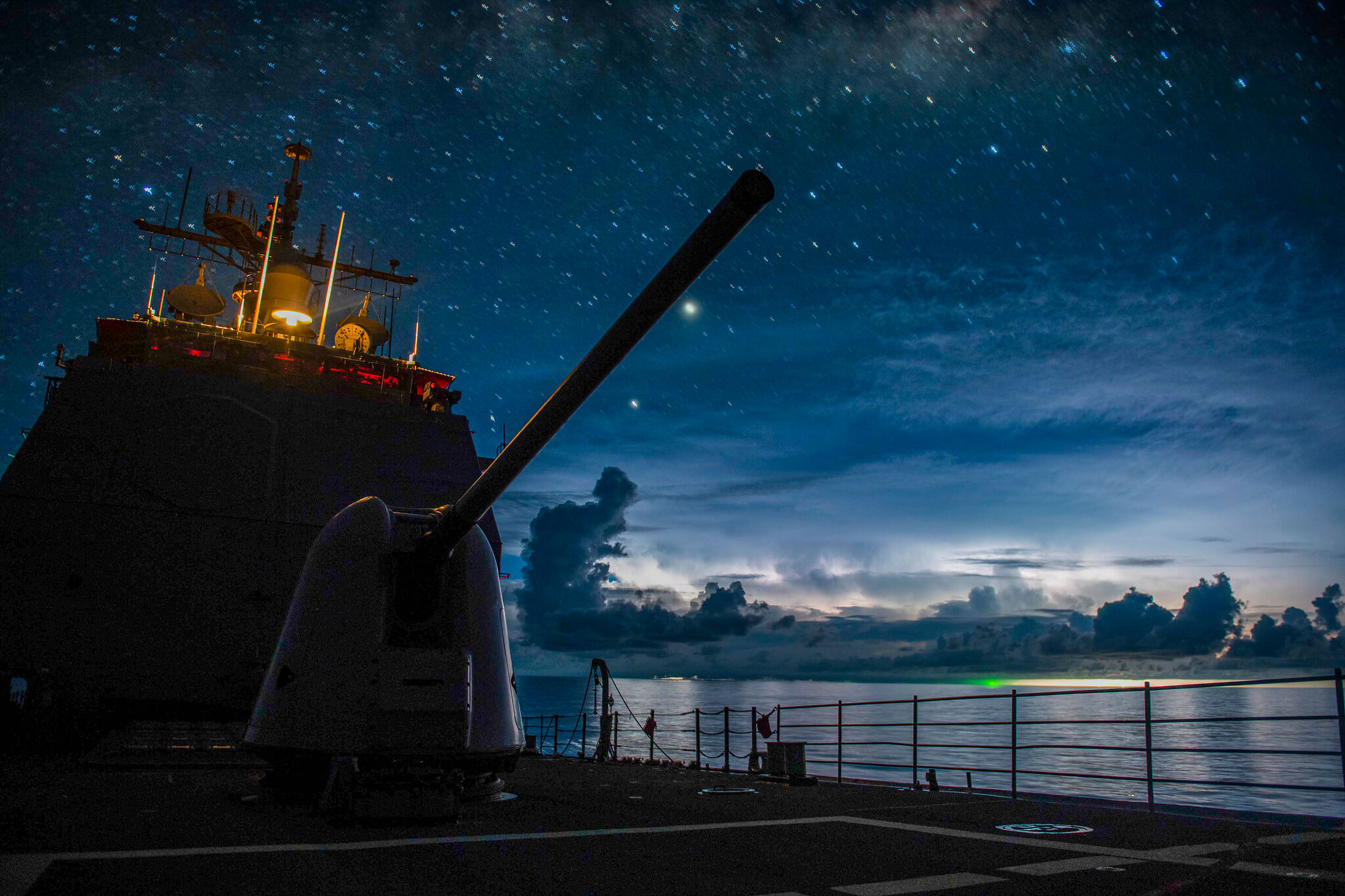 Emmelkamp - Het Amerikaanse vliegdekschip USS Princeton op de Zuid-Chinese Zee in 2020. US Pacific Fleet