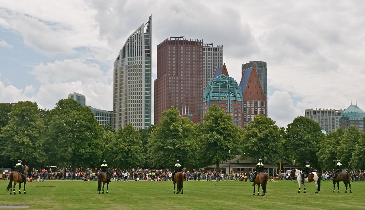 Geling-Anti Lockdown demonstratie Den Haag  in 2020. Roel Wijnants - Flickr
