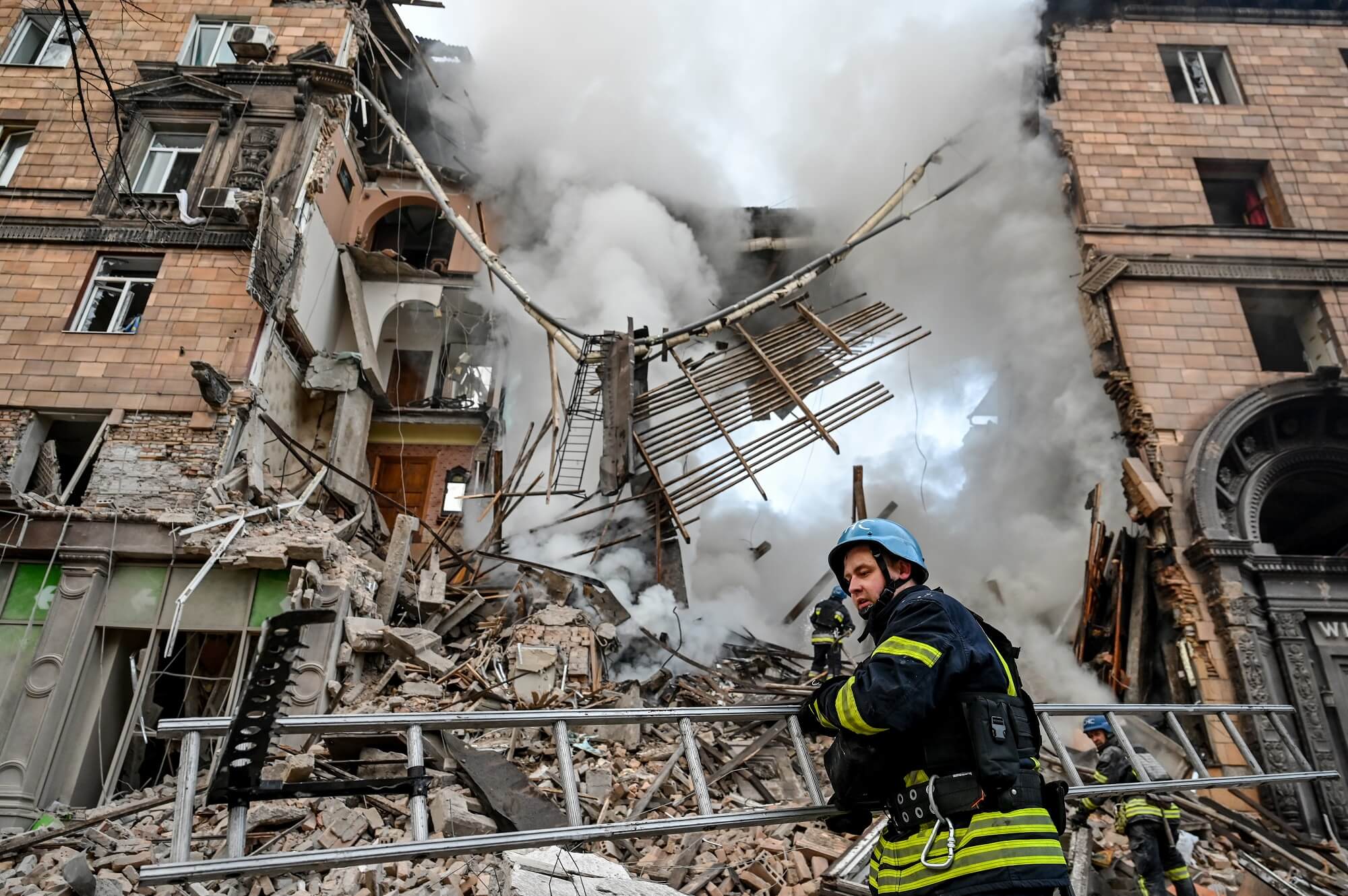 Gerrits - Een Russische raketaanval verwoestte een gebouw in de Oekraïnse stad Zaporizhzhia op 6 oktober 2022. Reuters