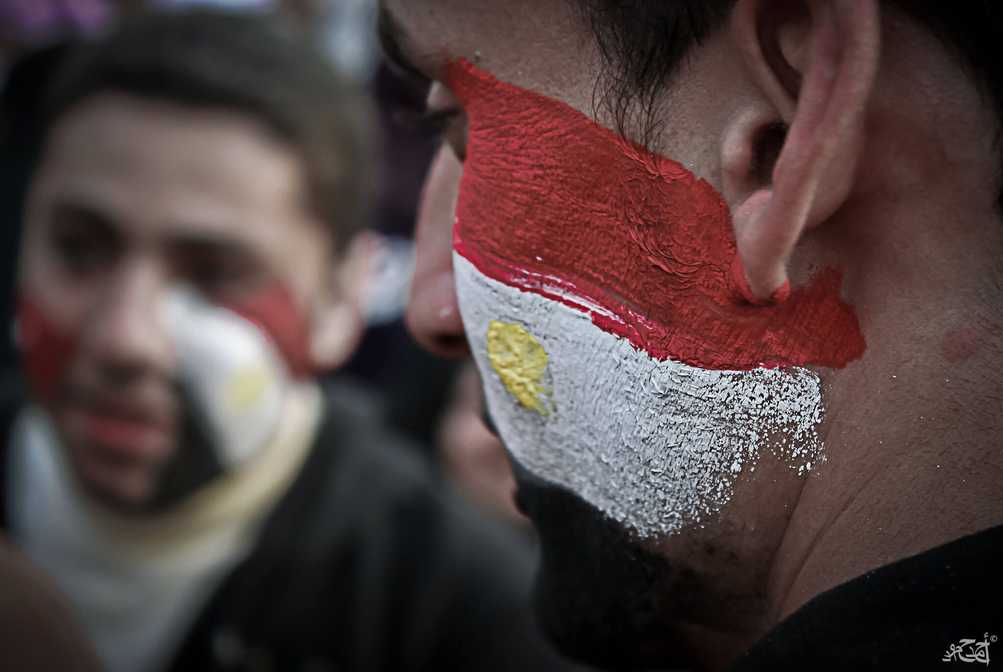 Hofstee-Egyptische vlag schmink op een demonstrant tijdens de Arabische Lente in Egypte, 1feb2011-Ahmad Hammoud-Flickr