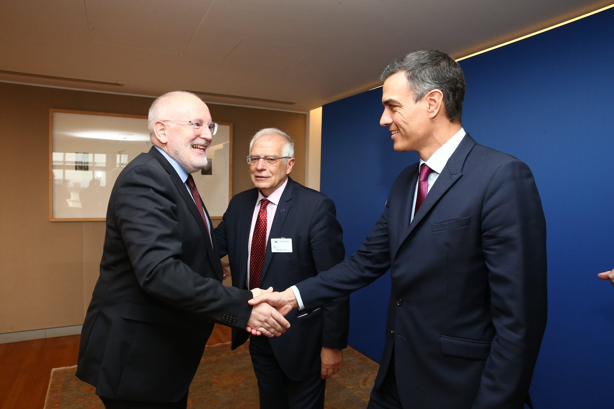 Frans Timmermans, Josep Borrell en zijn partijgenoot Pedro Sánchez in Straatsburg in 2019. © La Moncloa - Gobierno de España/Flickr