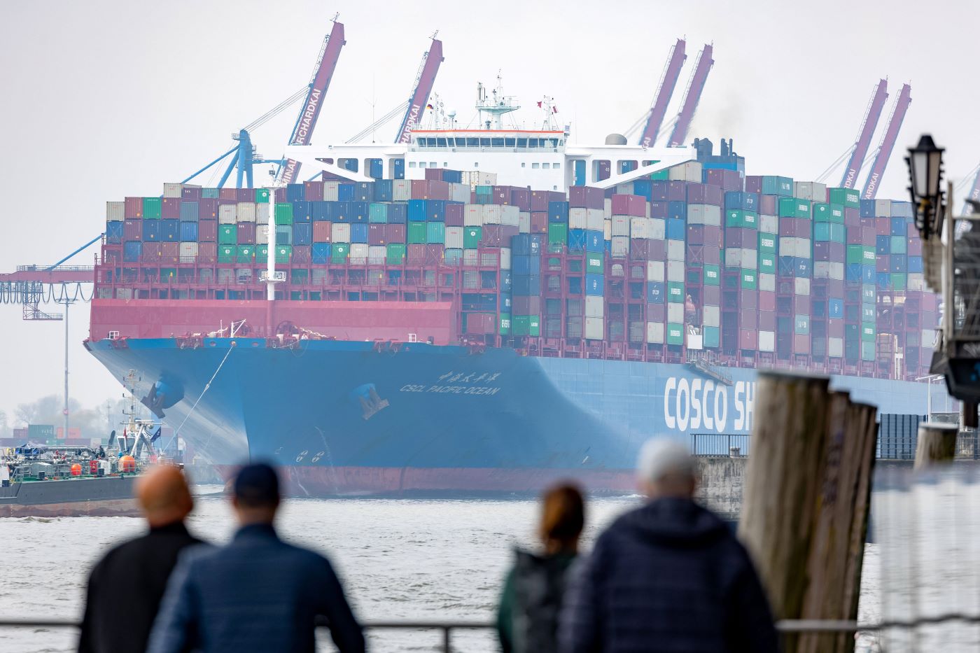 Chinees vrachtschip in de haven van Hamburg in april 2023. Reuters