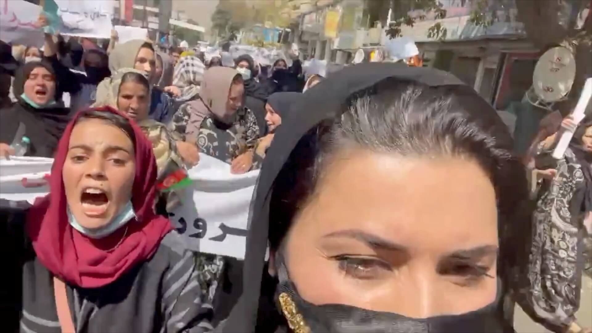 Kamminga - Een zeldzame protestactie van Afghaanse vrouwen in Kaboel op 13 augustus 2022. Reuters 