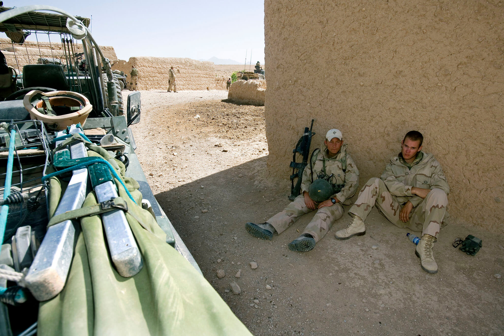 Kamminga - Eenheden van de zogeheten 42 Bataljon Limburgse jagers tijdens een huiszoeking in Afghanistan in 2007. ResoluteSupportMedia- Flickr