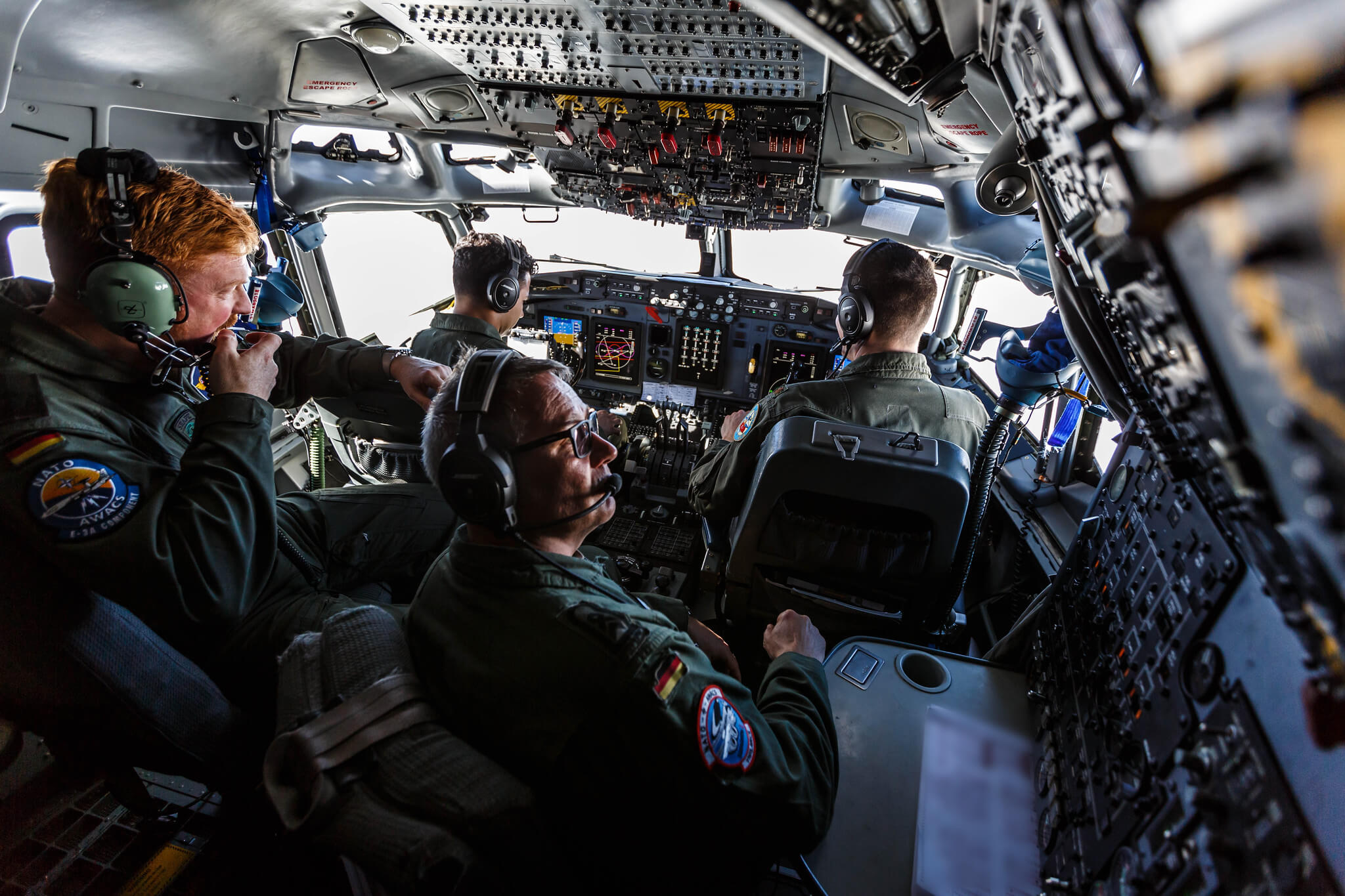 Klep-Een NAVO-verkenningsvliegtuig boven Irak in 2018 ten ondersteuning van de Global Coalition to Defeat ISIS. NATO 