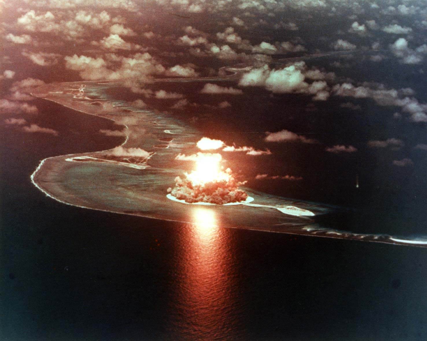 US nuclear weapons test at Eniwetok in 1956. © International Campaign to Abolish Nuclear Weapons/Flickr