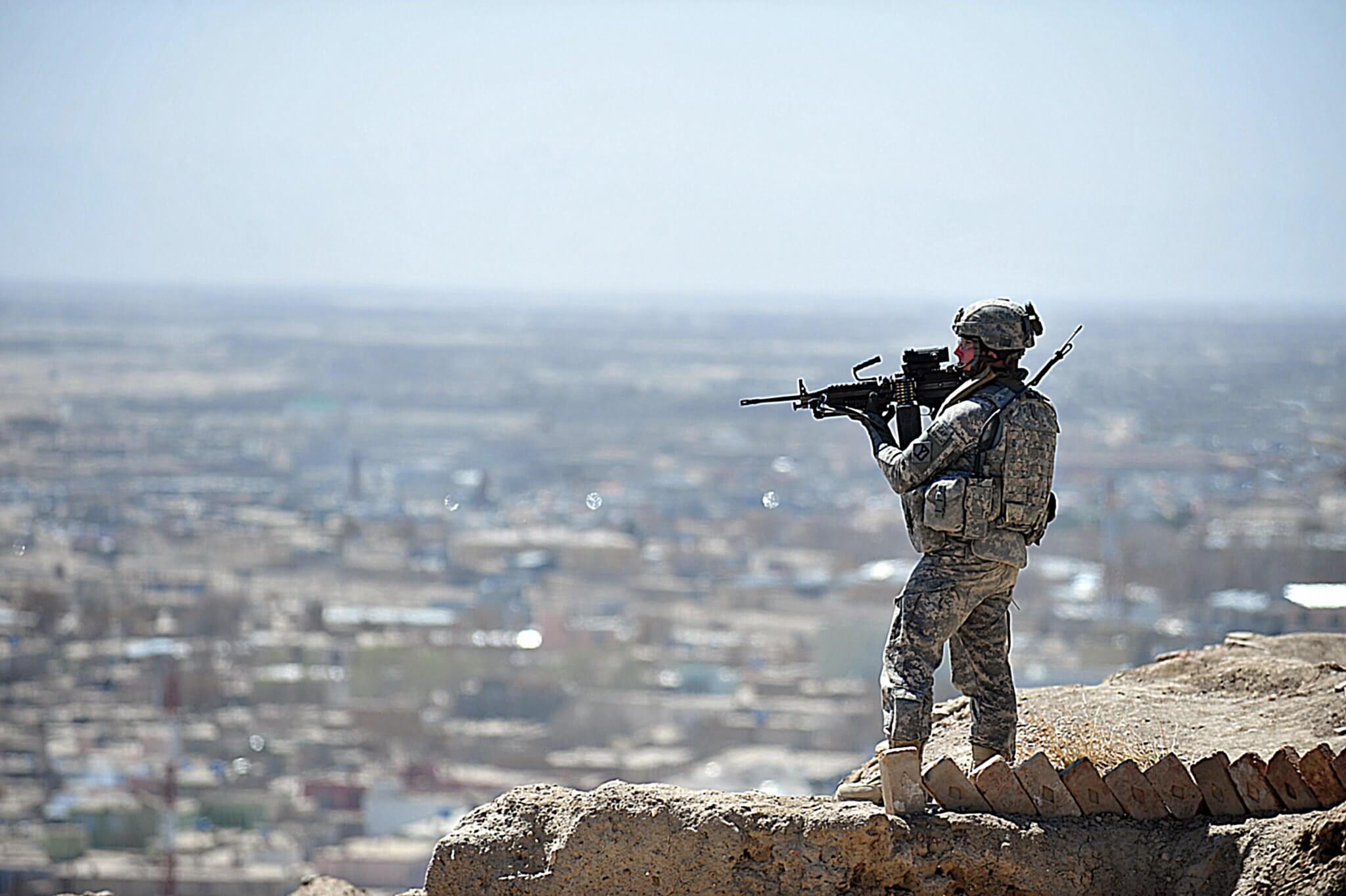 Knoope - Amerikaanse militair in Afghanistan in 2011. DVIDSHUB - Flickr