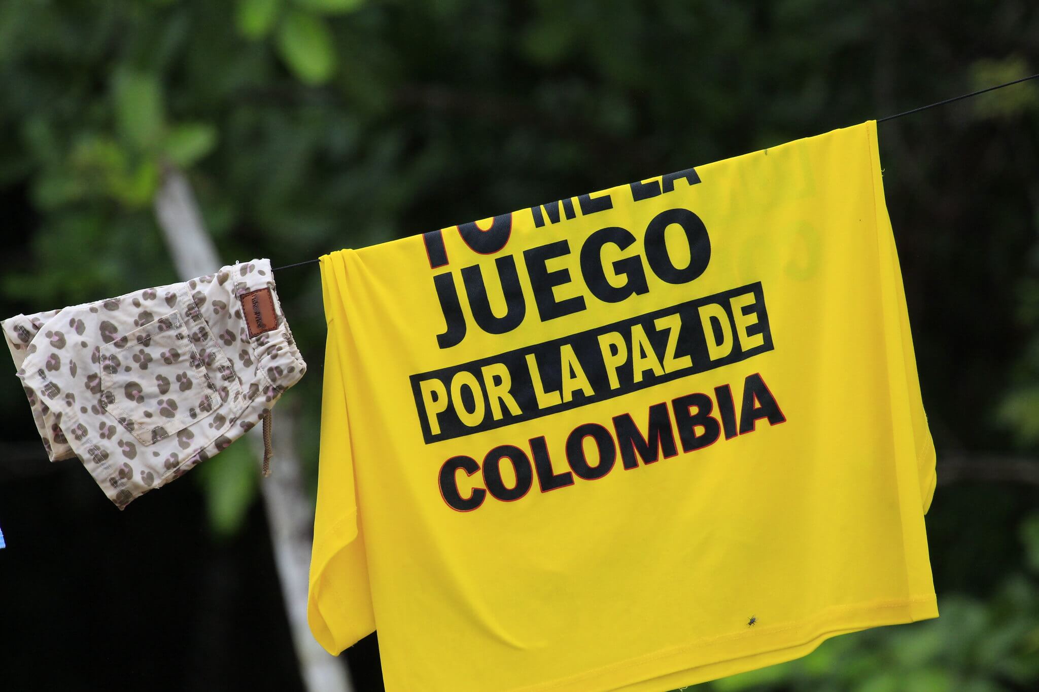 T-shirt aan de lijn ten tijde van de vredesbesprekingen in Colombia. © UK Mission to the UN-Lorey Campese
