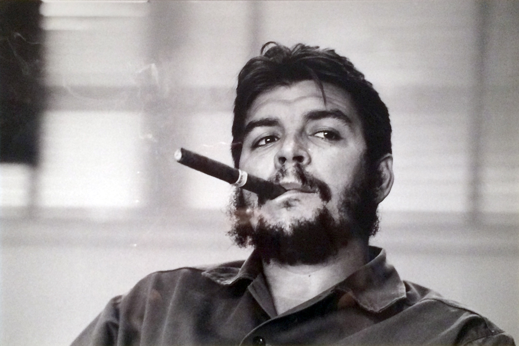 Che with guitar 