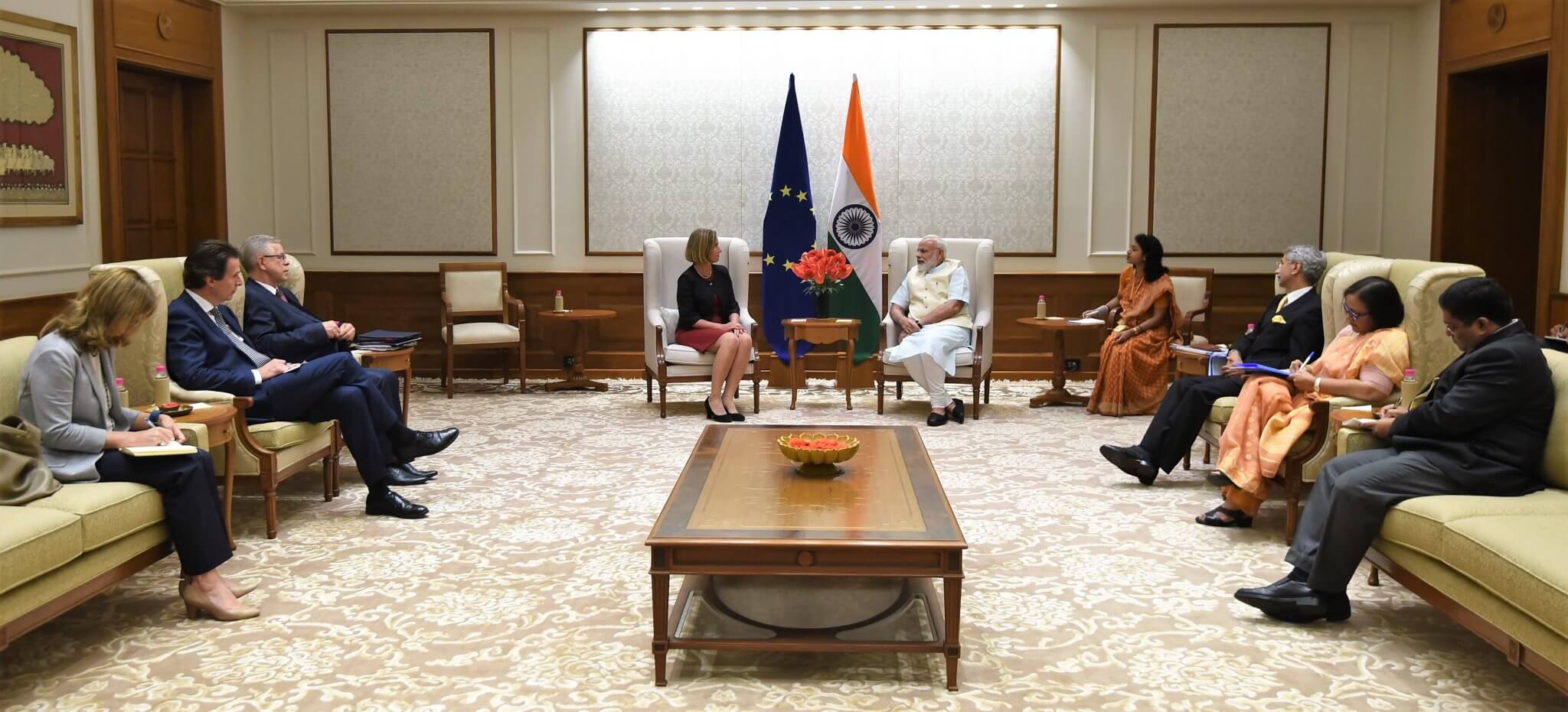 Buitenland vertegenwoordiger van de EU Federica Mogherini in ontmoeting met Indiaas minister president Narendra Modi. © European External Action Service/Flickr