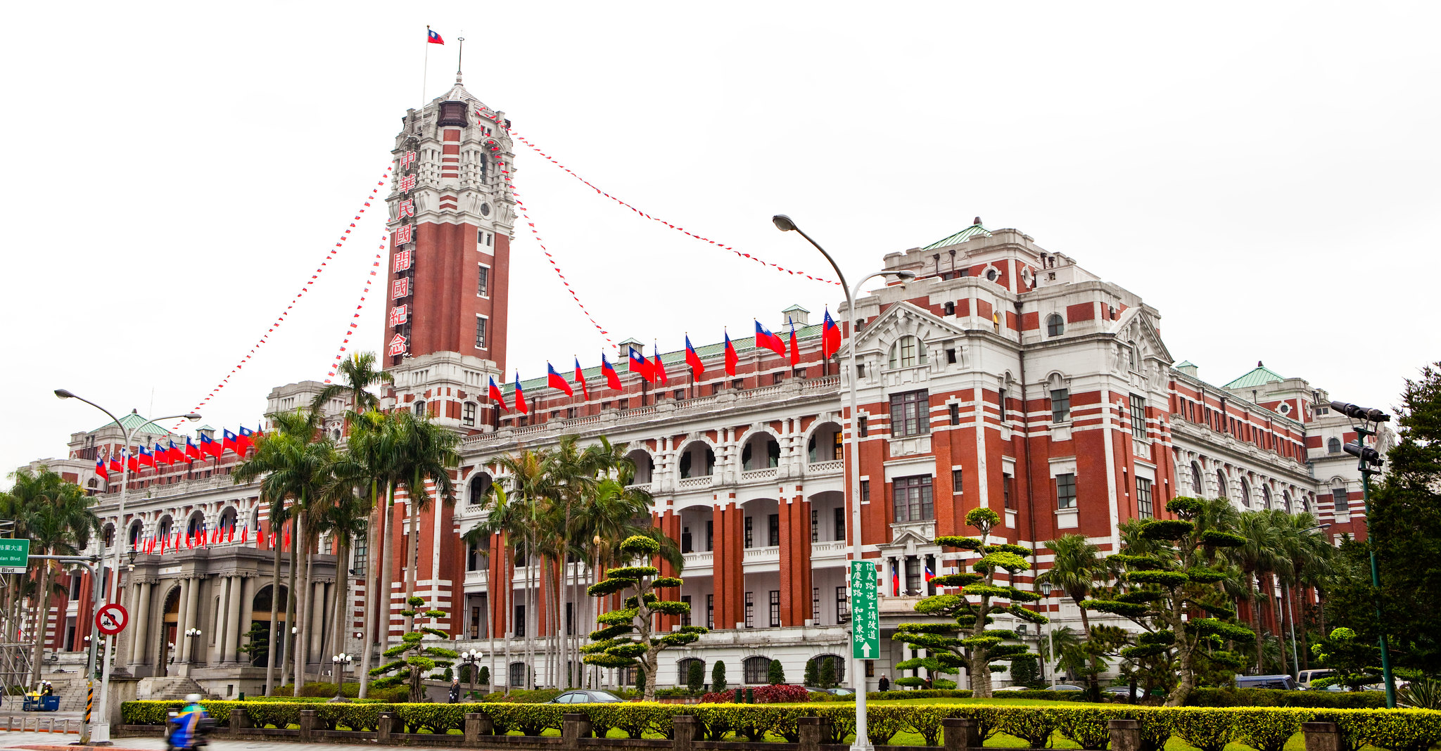 The Taiwanese presidential office building in Taipei. © LH Wong / Flickr