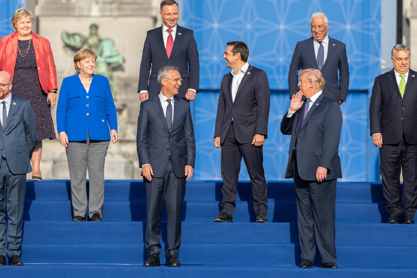 Wereldleiders tijdens een NAVO-top in juli 2018 met onder andere de presidenten Trump en Orbán (R) - Flickr-The White House