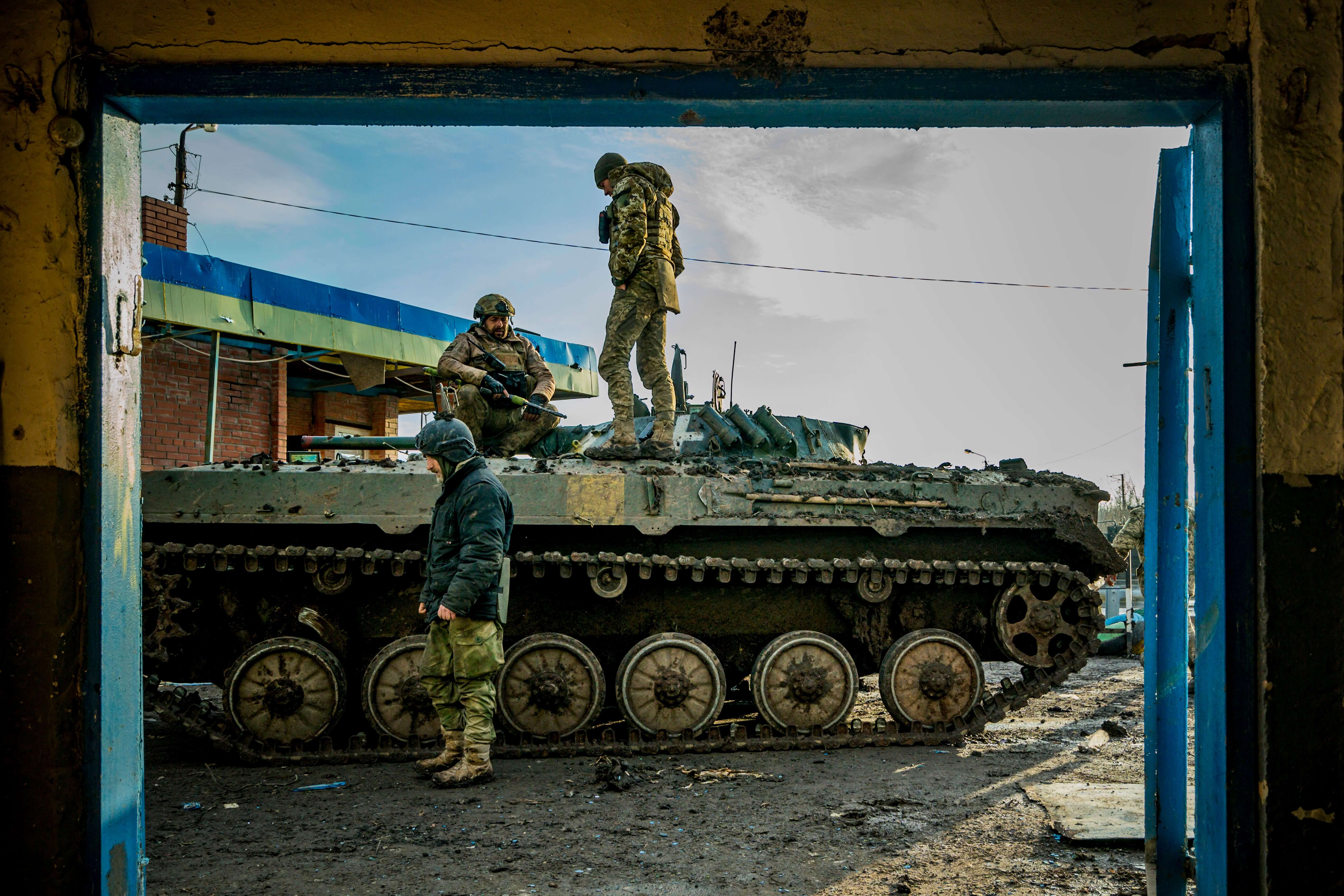 Oekrainse militairen bij de frontlinies nabij Bachmoet op 11 december 2022. Reuters