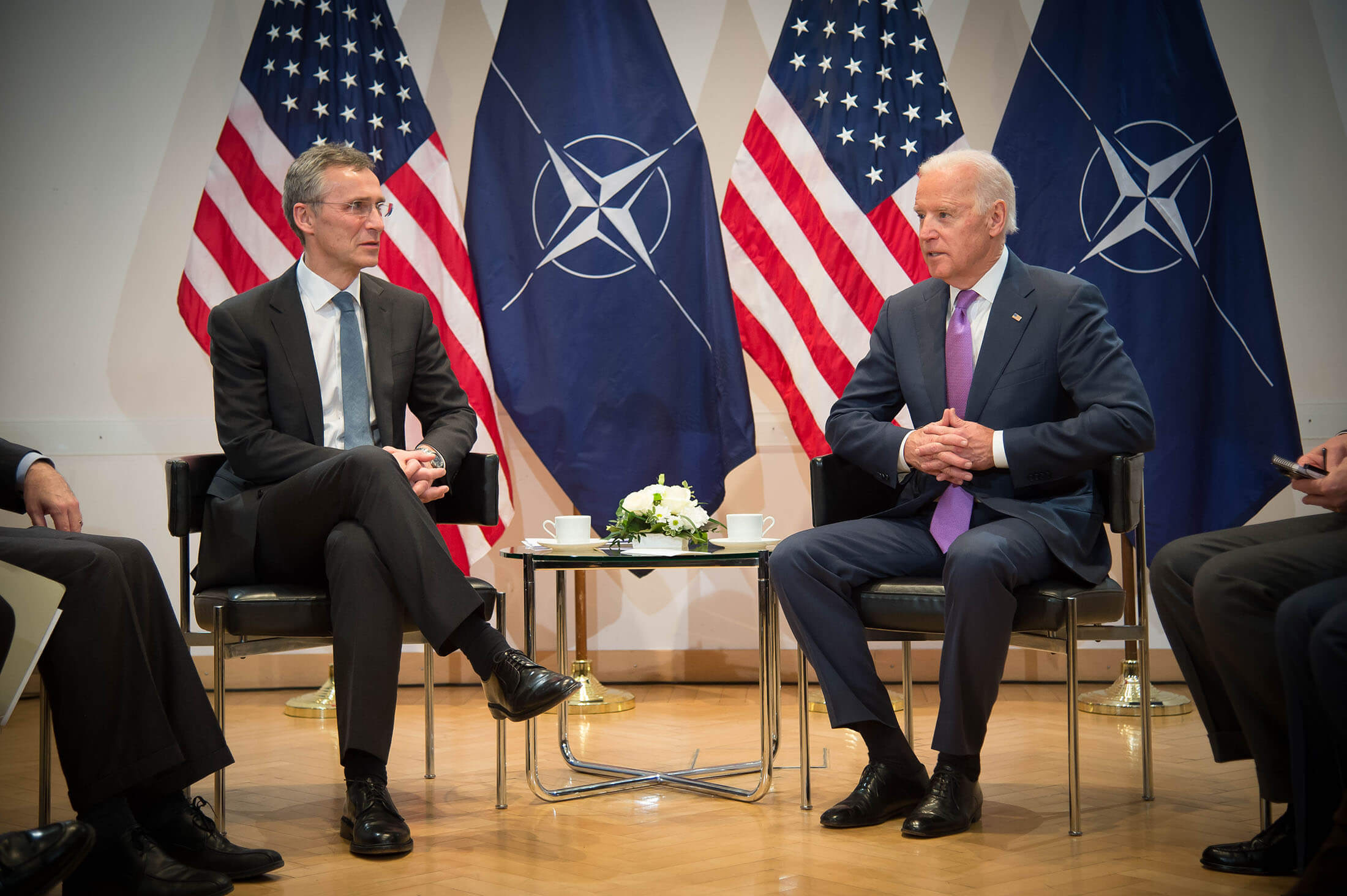 Bijeenkomst tussen vicepresident Biden en NAVO secretaris-generaal Jens Stoltenberg in 2015. © Flickr / NATO North Atlantic Treaty Organisation