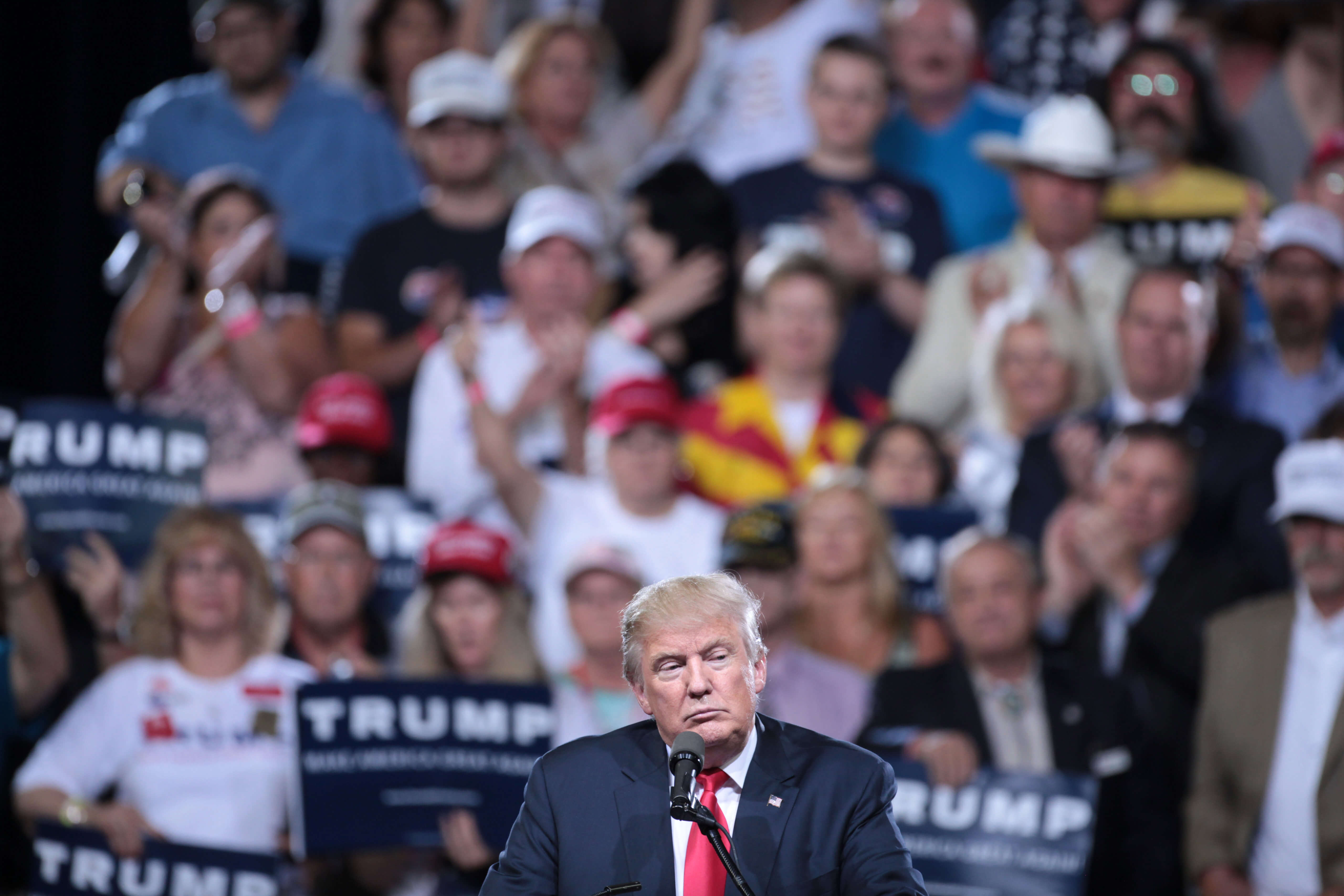 Donald Trump spreekt supporters toe bij een campagne rally. © Gage Skidmore/Flickr