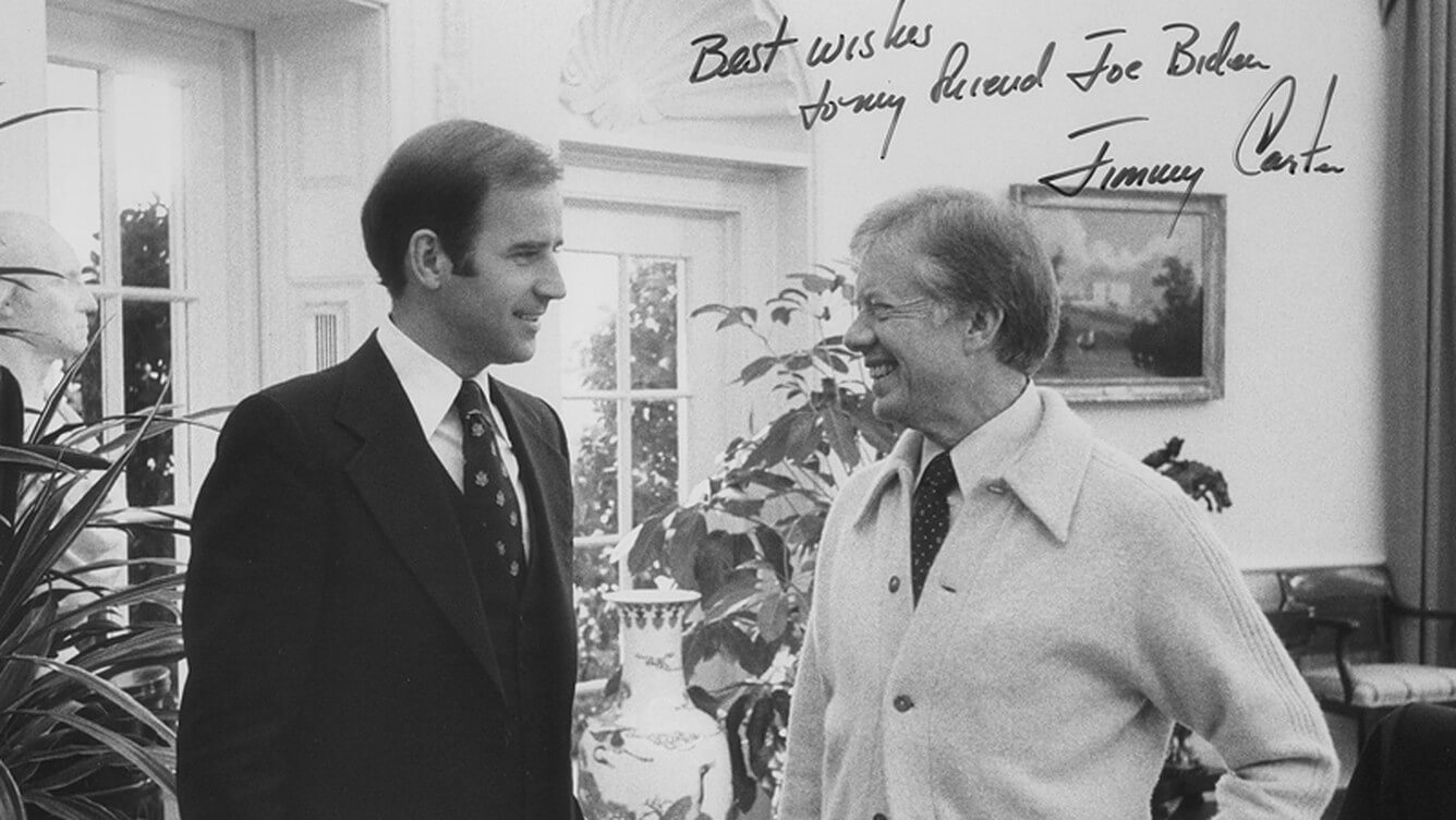 Joe Biden en voormalig president Jimmy Carter in 1977. © Wikimedia Commons