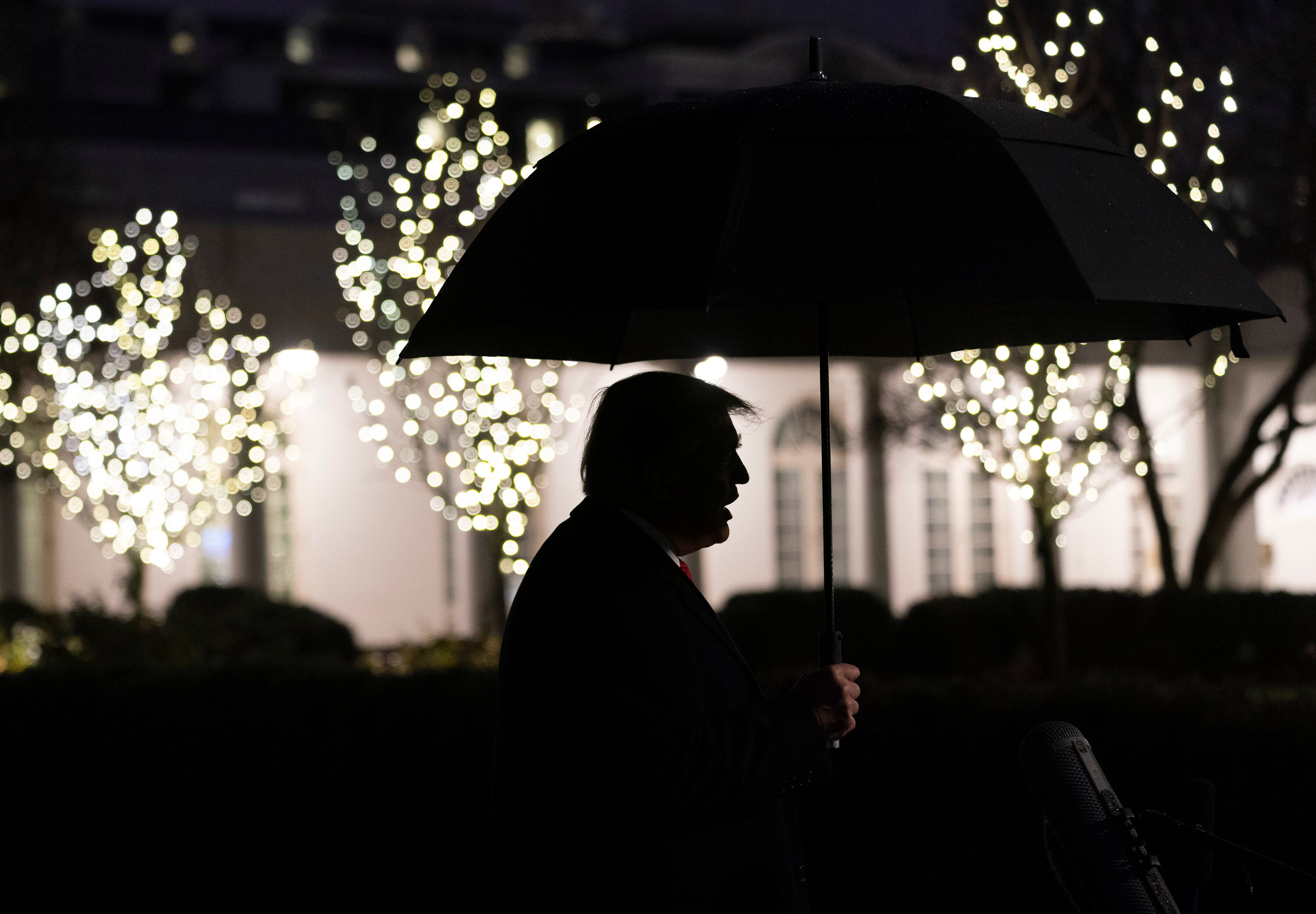 President Donald Trump staat journalisten te woord in de tuin van het Witte Huis. © The White House/Flickr