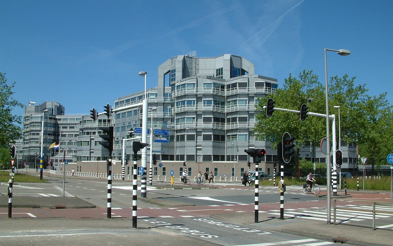 Het kantoor van de AIVD in Zoetermeer, 2009. © S.J. De Waard / Wikimedia Commons.