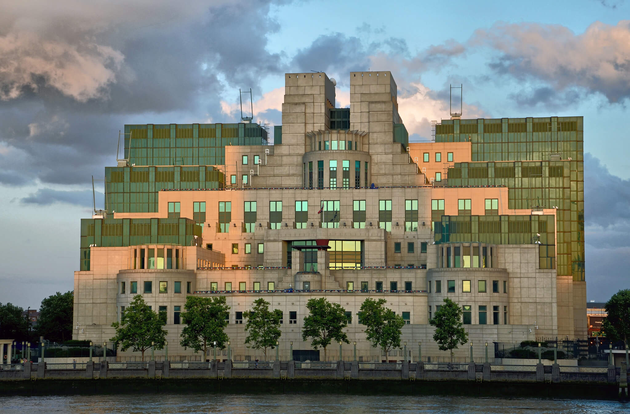 MI6 hoofdkwartier in Londen. © It's No Game / SIS. 