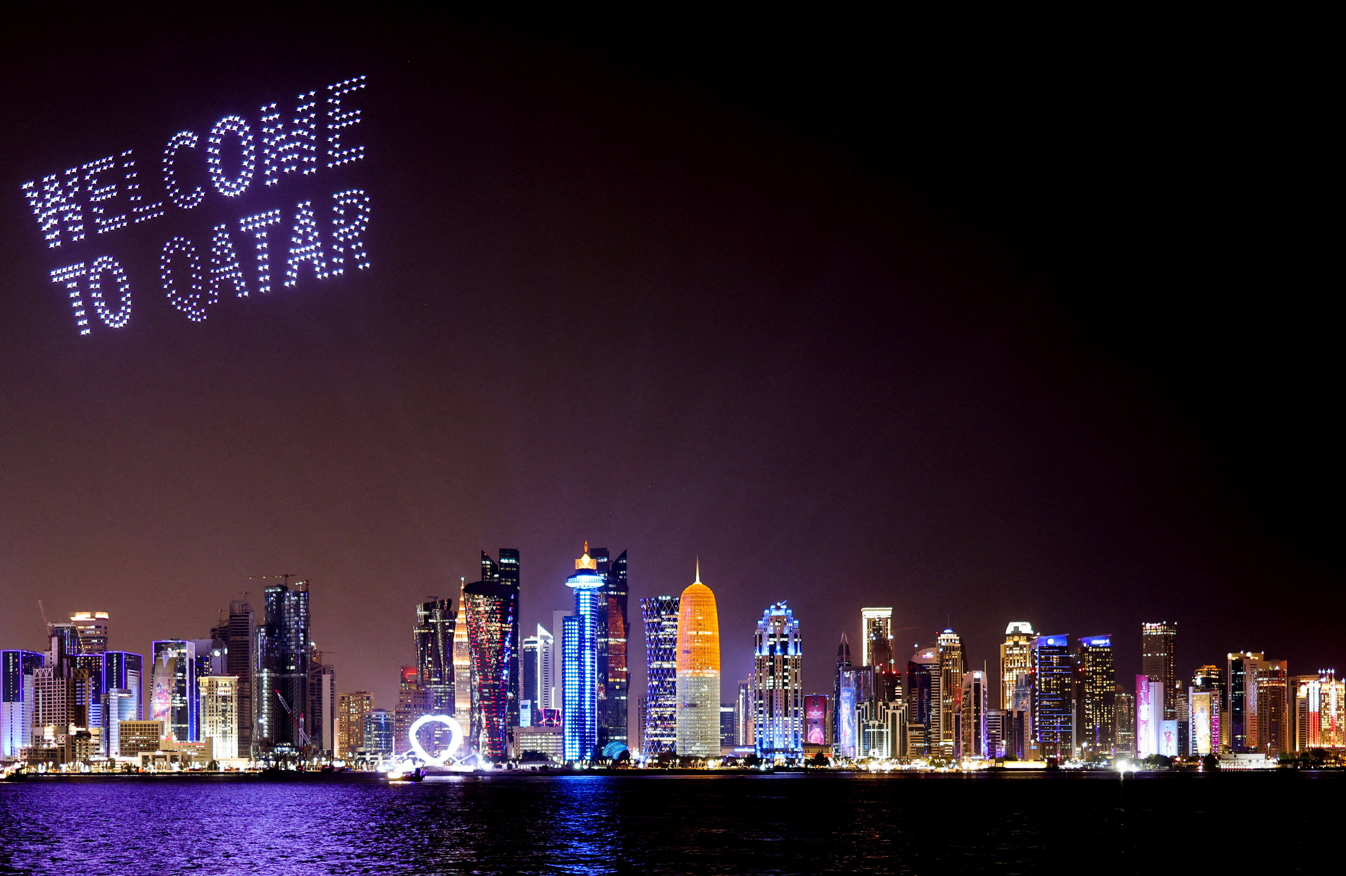 Reef - Drone-show boven Doha, Qatar op 14 november 2022. Reuters