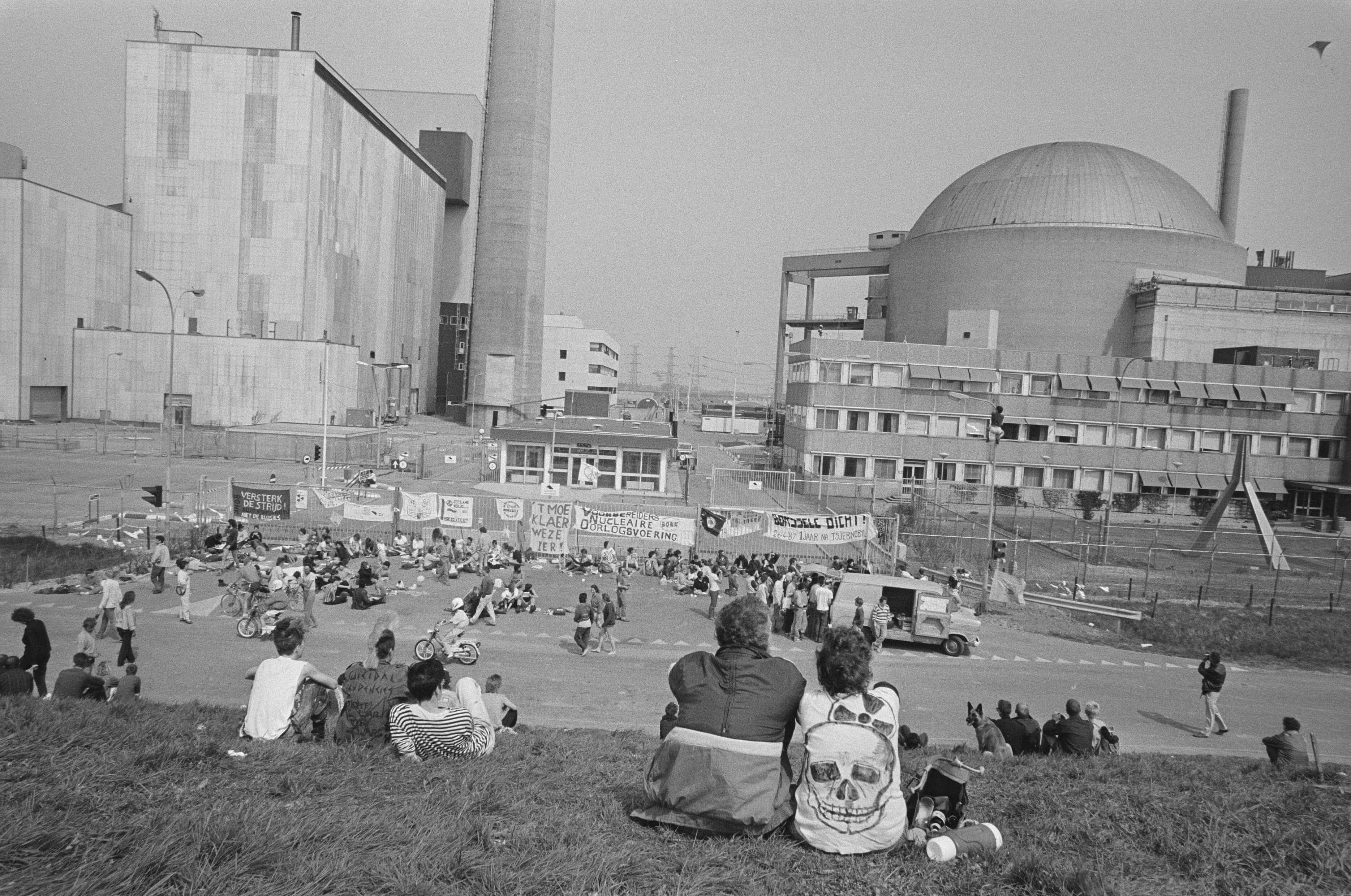 Protest bij de kerncentrale in Borssele in 1987. © Nationaal Archief