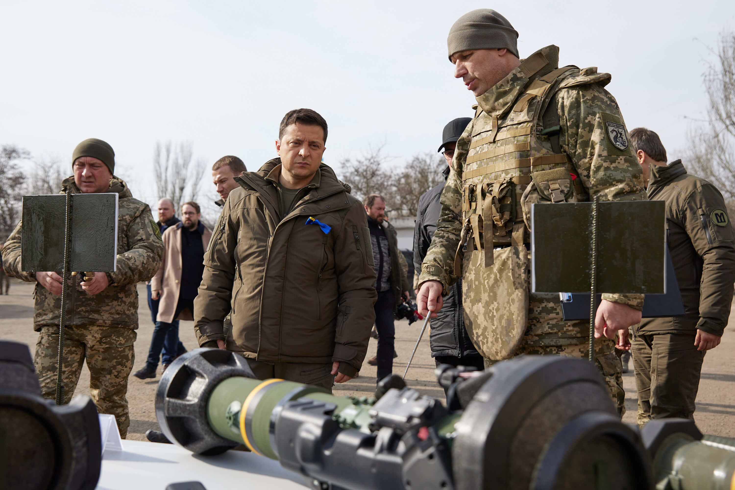  Ukrainian President Volodymyr Zelenskiy inspects Javelin anti-tank missiles and launchers provided by the U.S army on February 17, 2022. REUTERS .jpeg