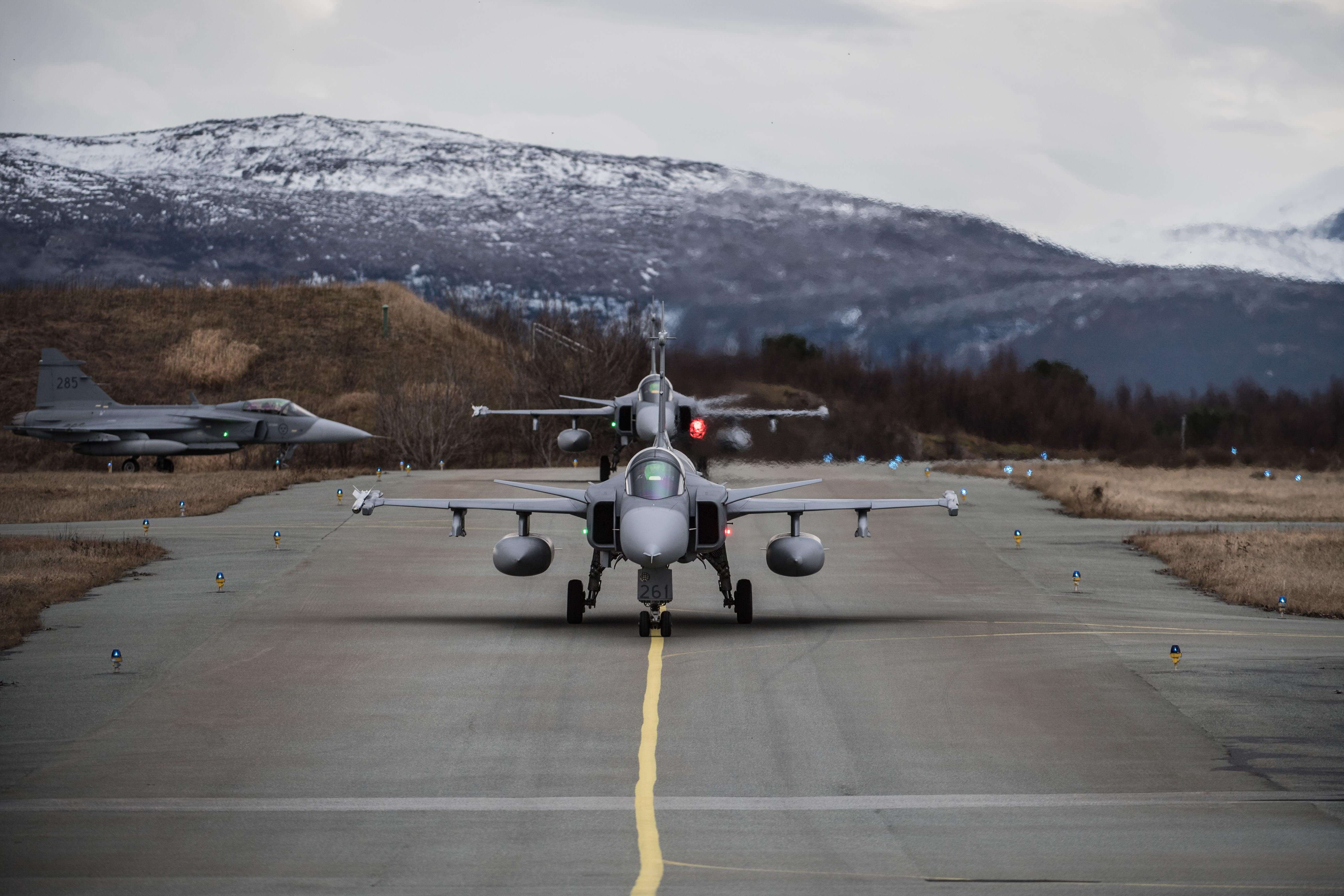 Swedish JAS 39 Gripens before take off during exercise Trident Juncture. © NATO North Atlantic Treaty Organization/Flickr
