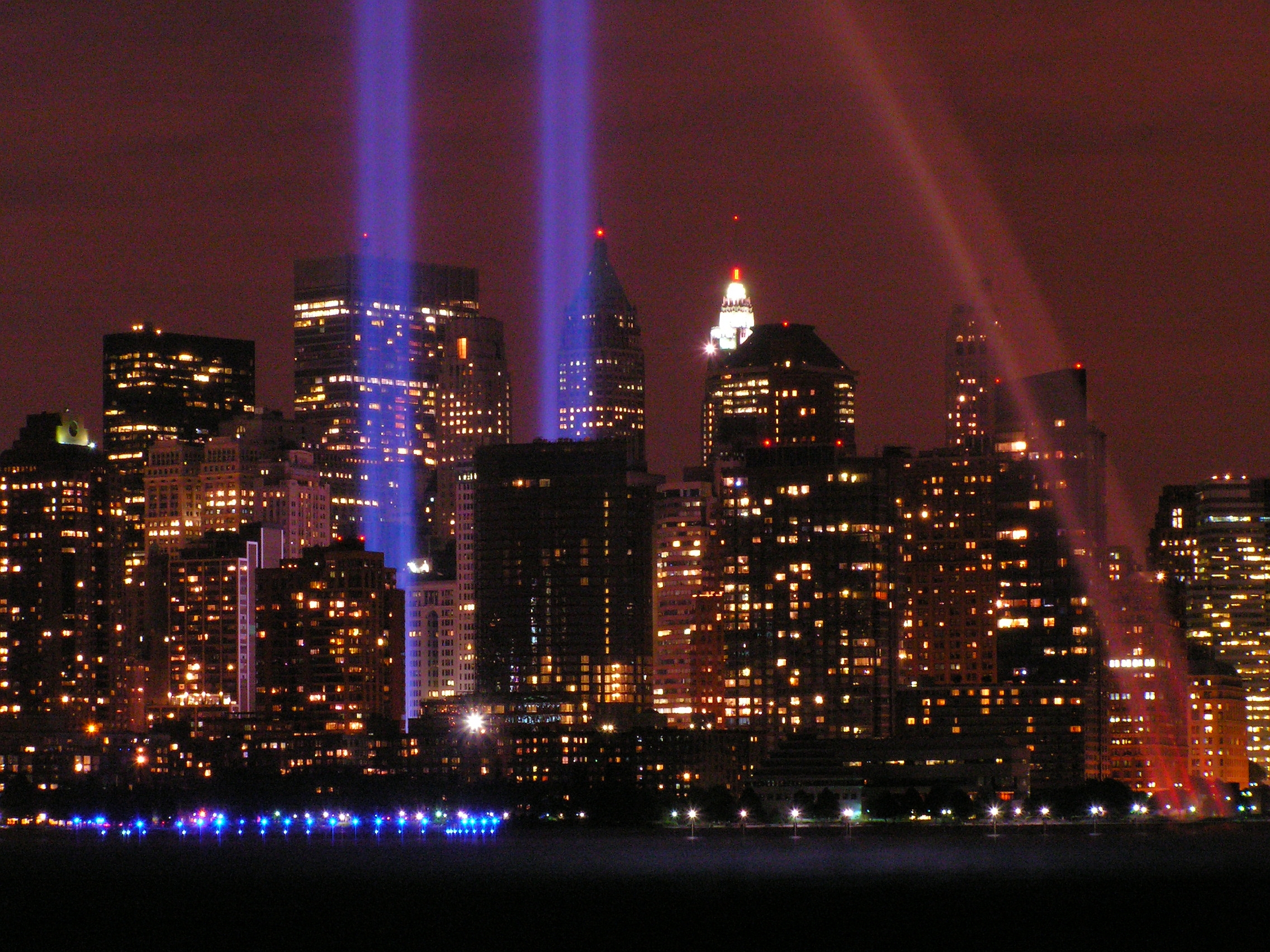9/11-herdenking in New York met lichtbundels op de plaats waar de Twin Towers stonden