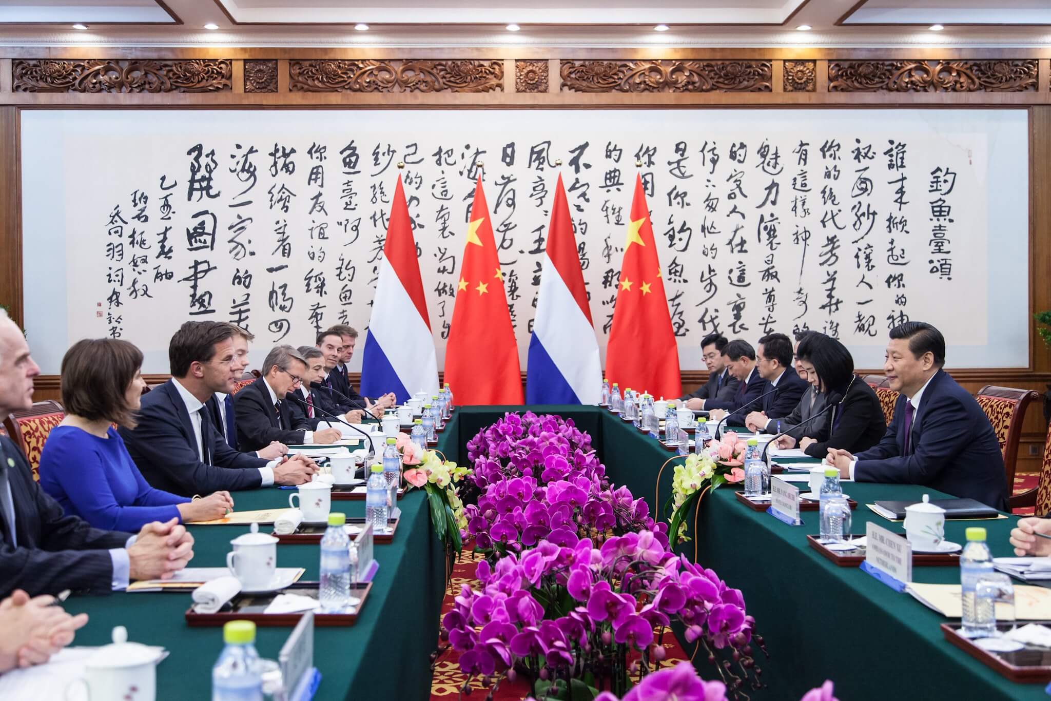 President Xi Jinping ontvangt minister-president Rutte en minister Ploumen op de eerste dag van hun bezoek aan China in 2013. © Flickr / Minister-president Rutte