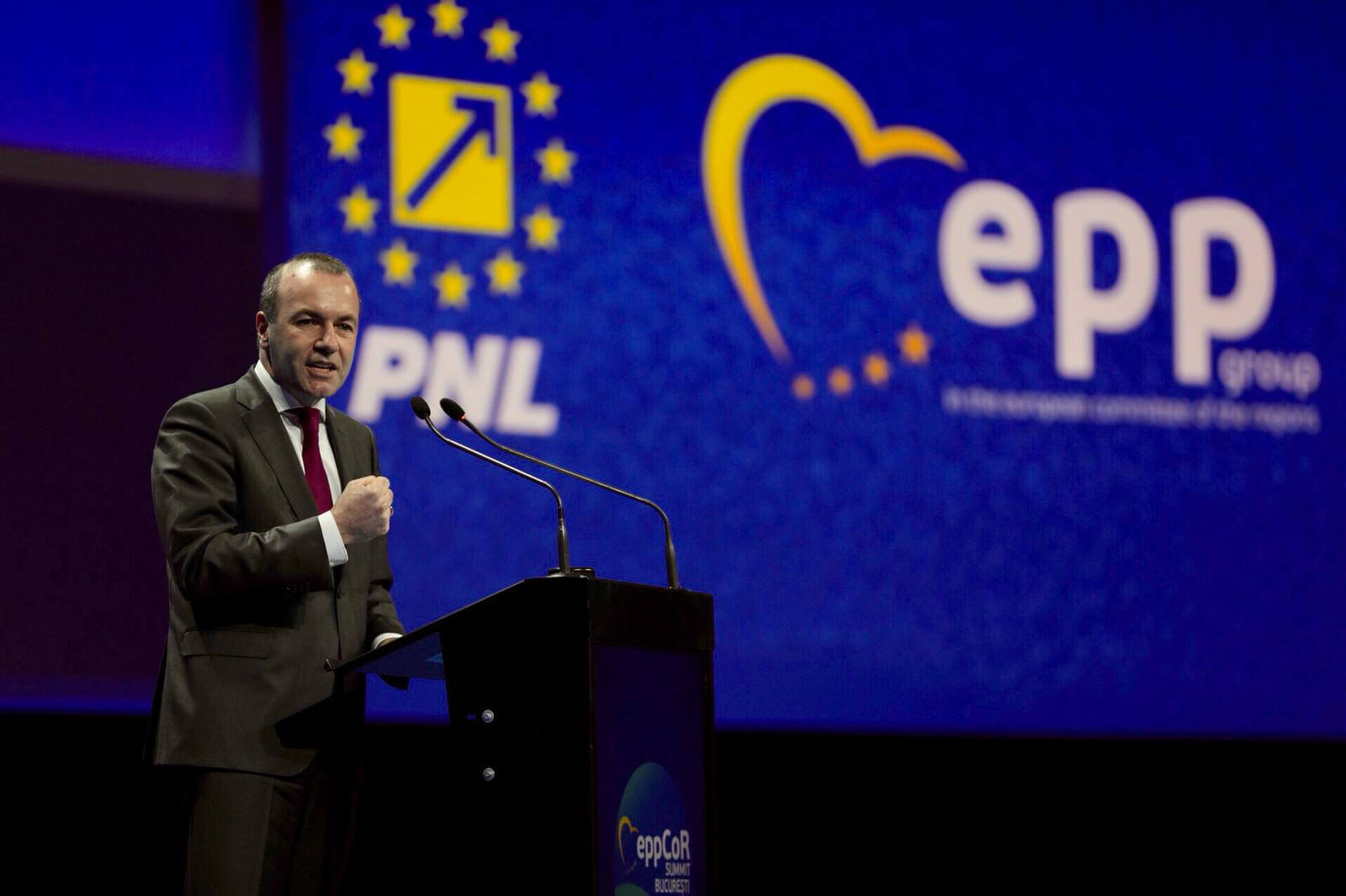 Manfred Weber, de Spitzenkandidaat van de EVP, op een partijcongress in Boekarest 