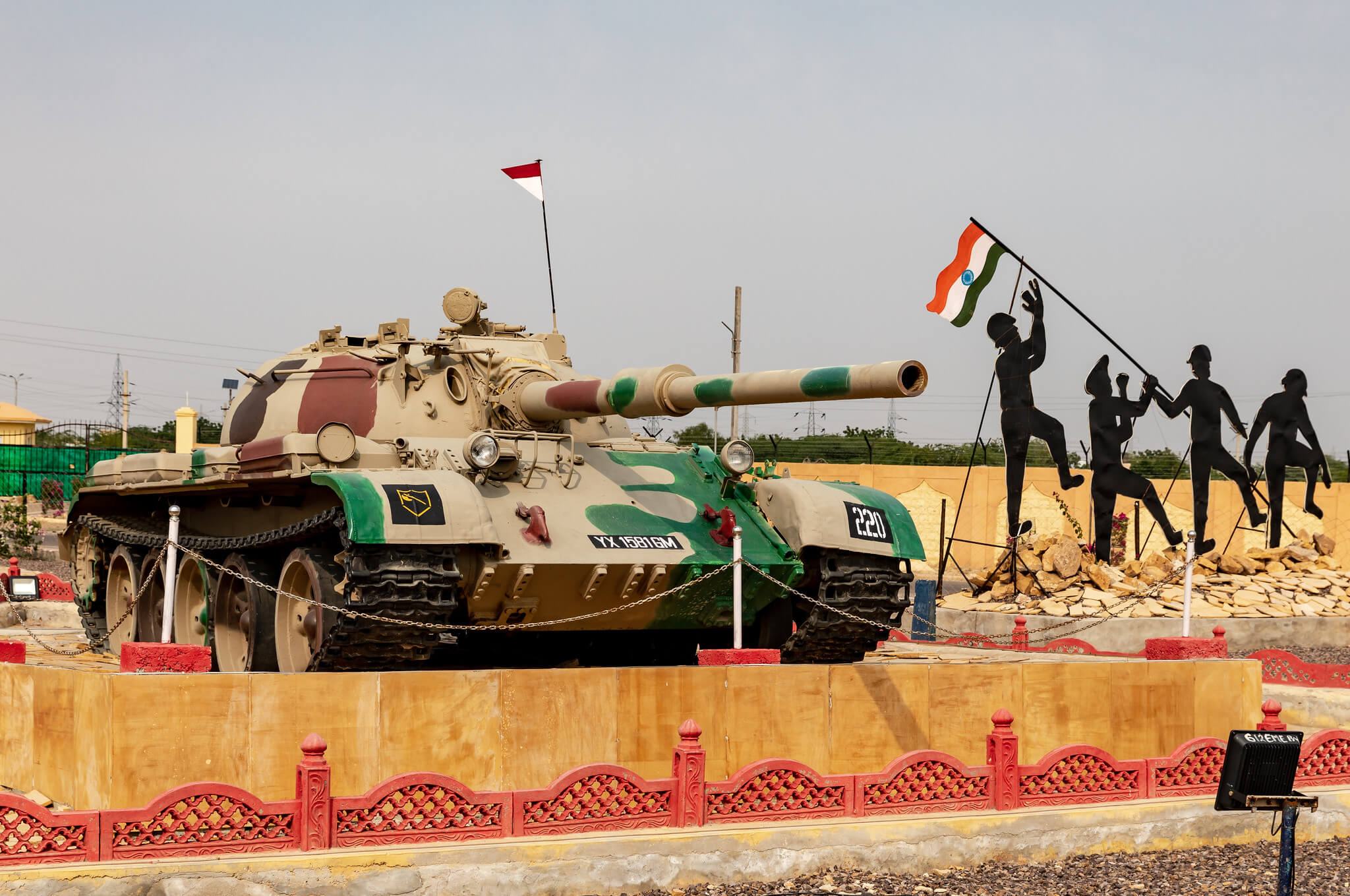 A monument to Indian soldiers in Jaisalmer, near the Pakistani border. © Ninara / Flickr