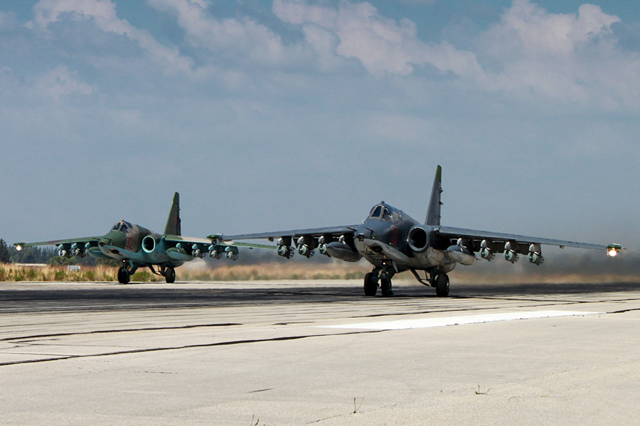 Russische militaire vliegtuigen in Latakia, Syrië begin oktober 2015. © Ministerie van Defensie van de Russische Federatie