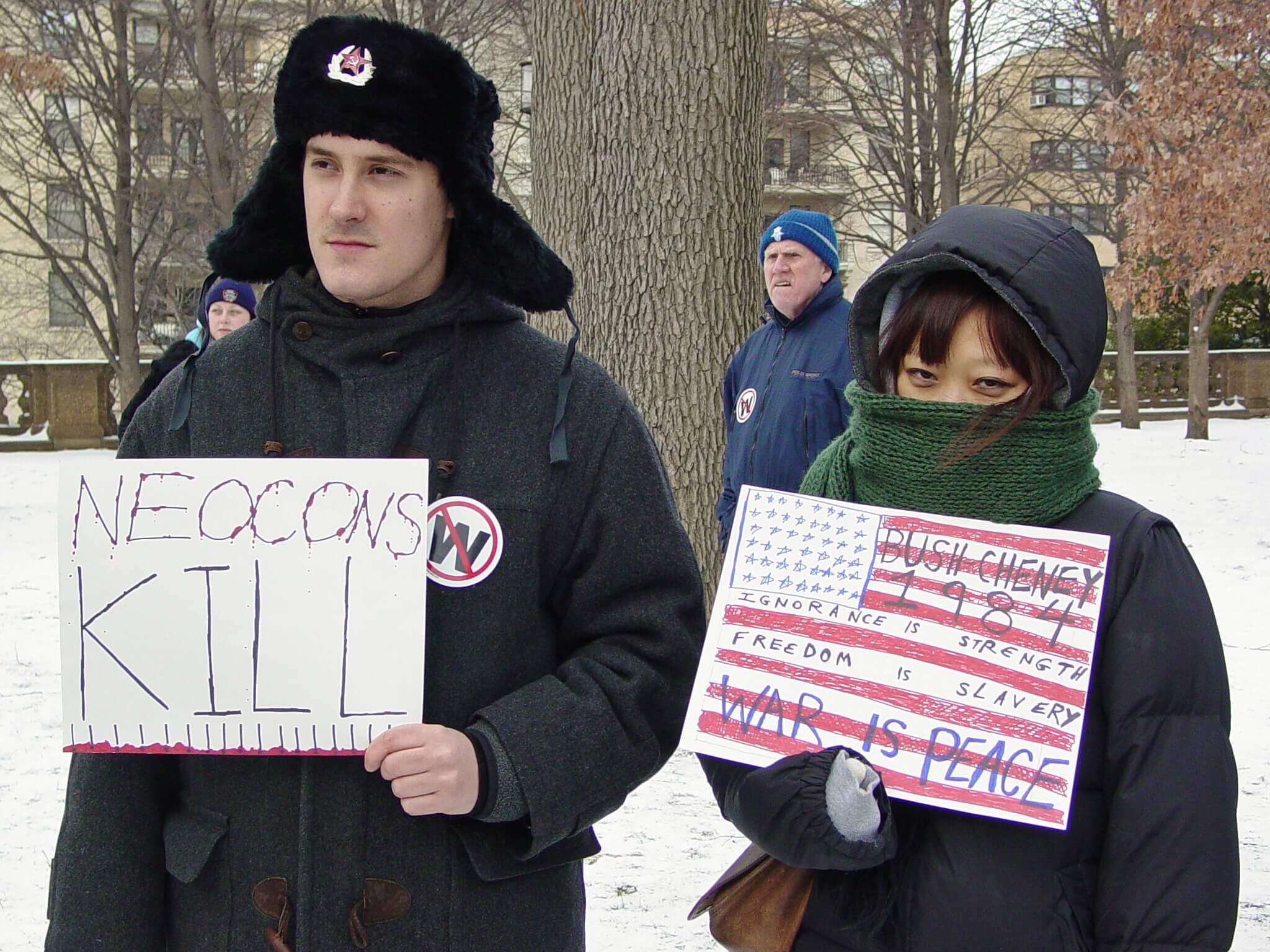 Amerikanen protesteren tegen het neoconservatieve beleid onder de toenmalige president George W. Bush, 2005. © Flickr / Ben Schumin
