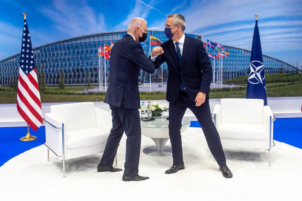 ZandeeDeen-De Amerikaanse president Joe Biden met secretaris-generaal van de NAVO Jens Stoltenberg op 14 juni 2021. NATO 