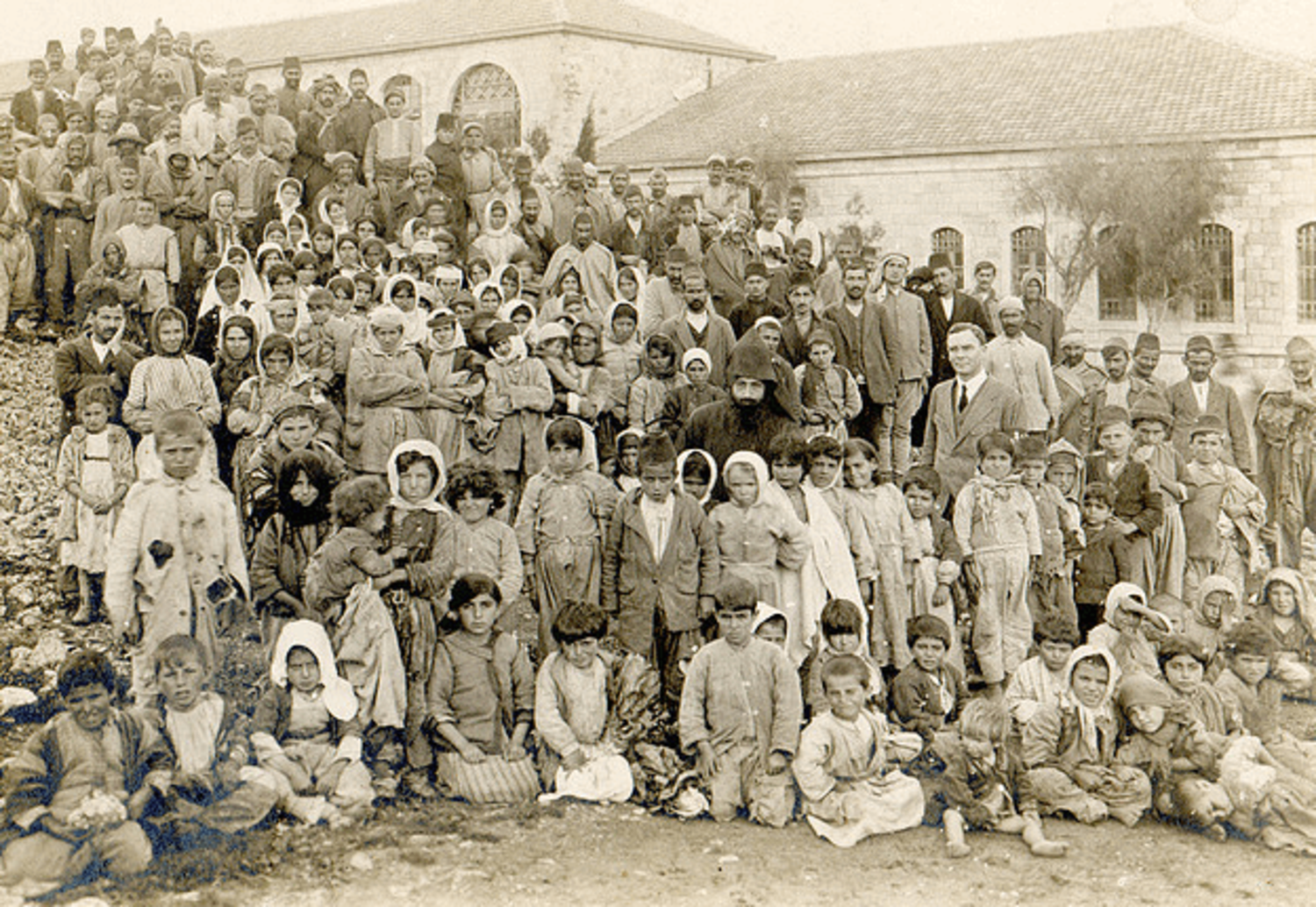 Overlevenden van de Armeense genocide, ontdekt in Salt en naar Jeruzalem gestuurd in april 1918. © Wikimediacommons
