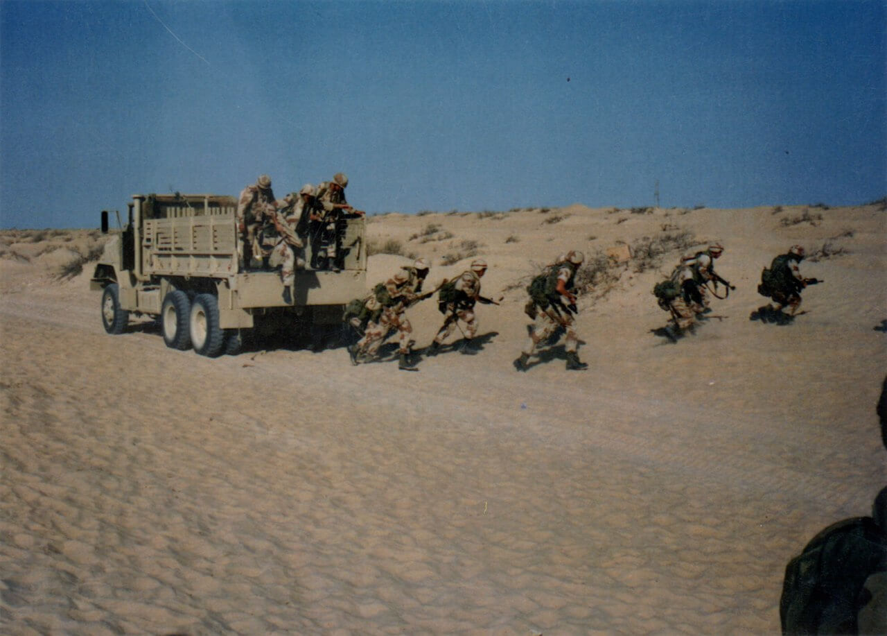 Bravo Company in de Golfoorlog 1991. . Na de Golfoorlog van 1991 volgde een immense Amerikaanse militaire expansie in de regio en de invasies van Afghanistan (2001) en Irak (2003).  Bron: Wikicommons.
